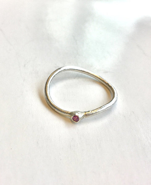 Ring with a swing