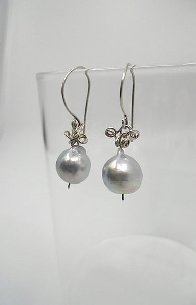 Øreringe i sølv med Japansk Akoya perler